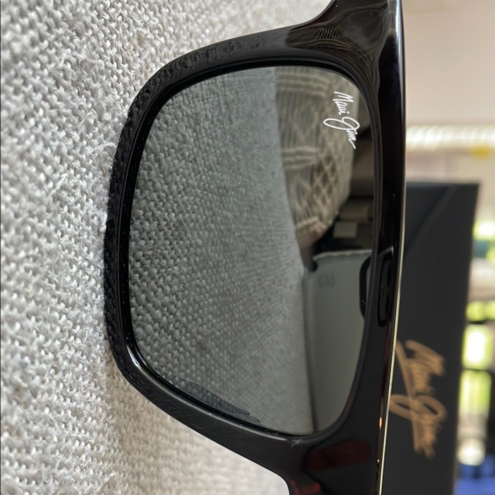 Maui Jim ‘Ōpio Sunglasses - Picture 9 of 11